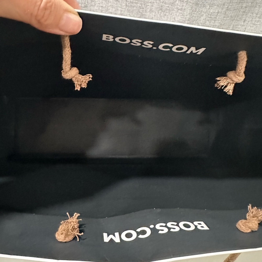 Empty Hugo Boss shopping bag. - Picture 6 of 6